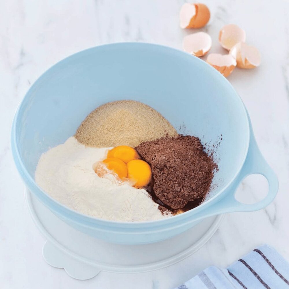 New Tupperware Thatsa Bowl Medium